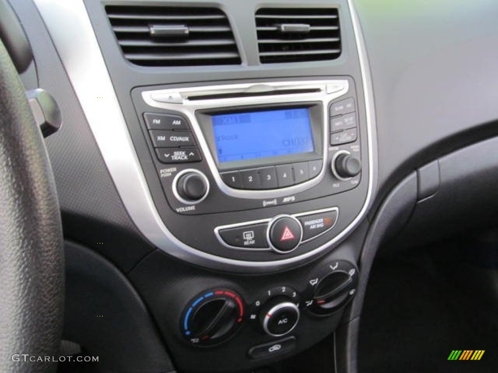 2013 Hyundai Accent GS 5 Door Controls Photo #73442456