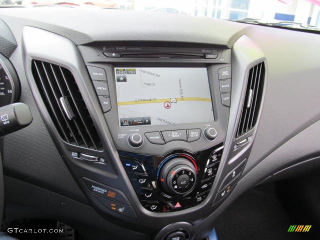 2013 Hyundai Veloster Turbo Controls Photo #73446153