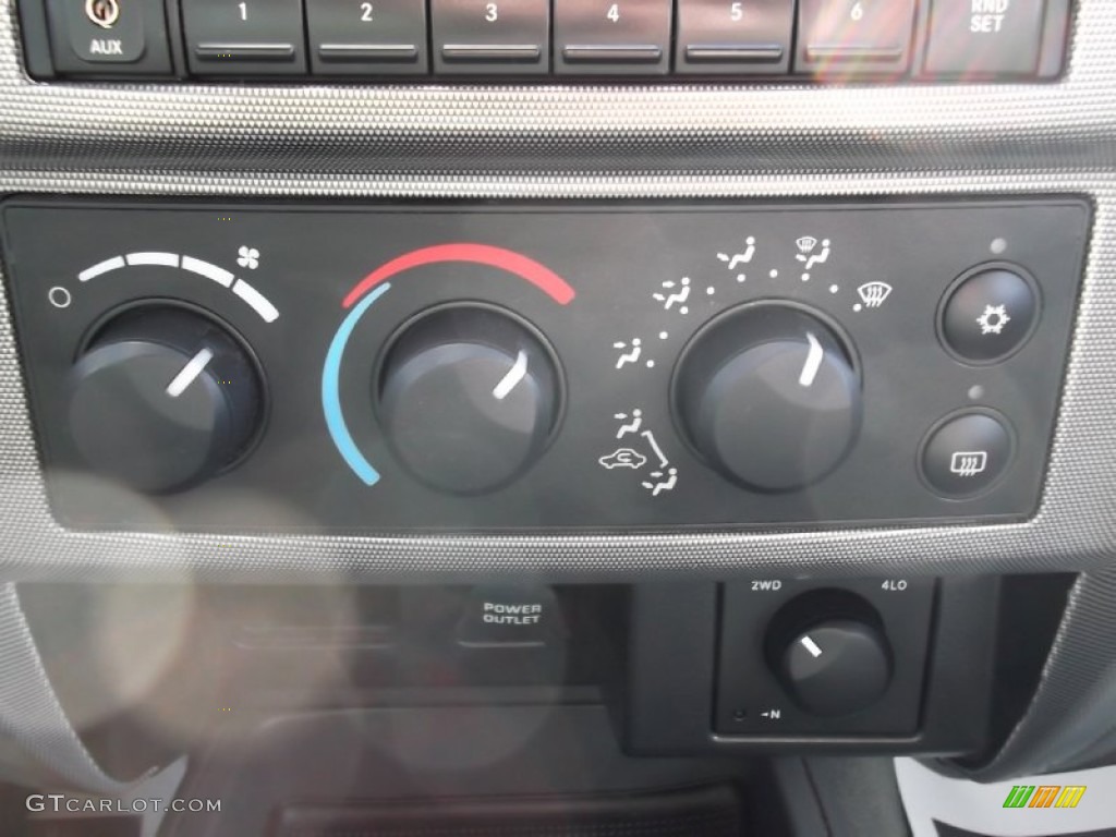 2006 Dodge Dakota Laramie TRX4 Quad Cab 4x4 Controls Photos