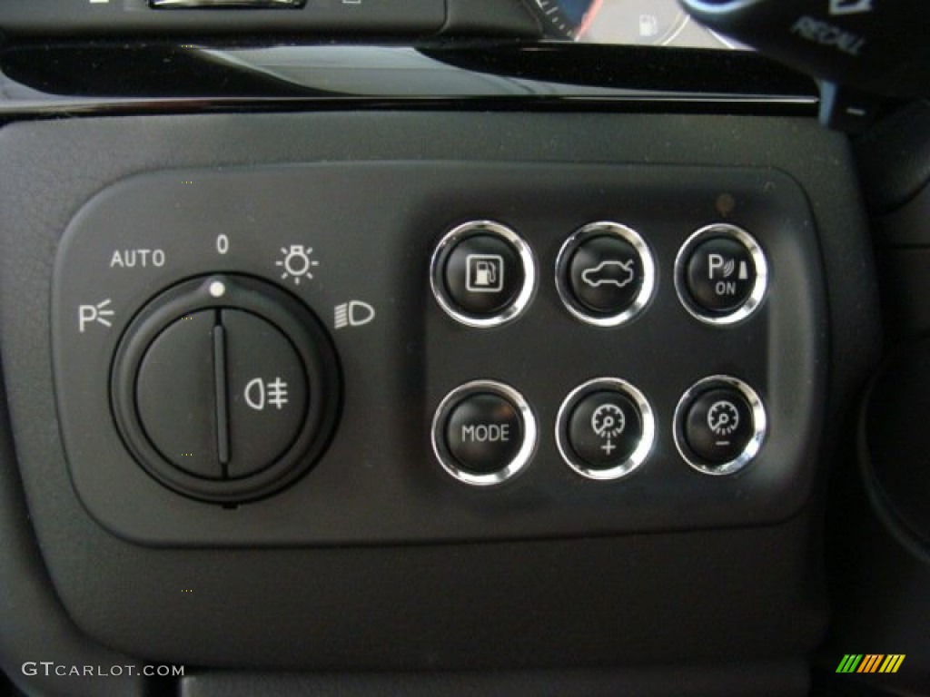 2013 Maserati GranTurismo Convertible GranCabrio Sport Controls Photo #73448273