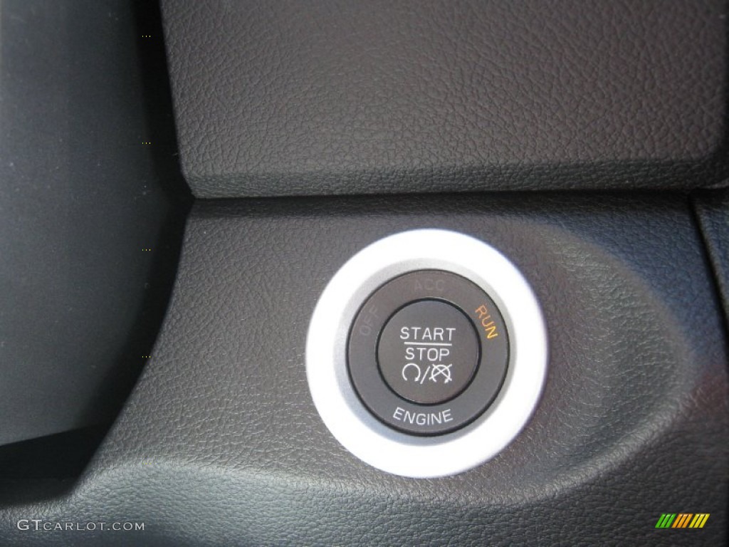 2013 Ram 1500 Sport Crew Cab 4x4 Controls Photo #73450094
