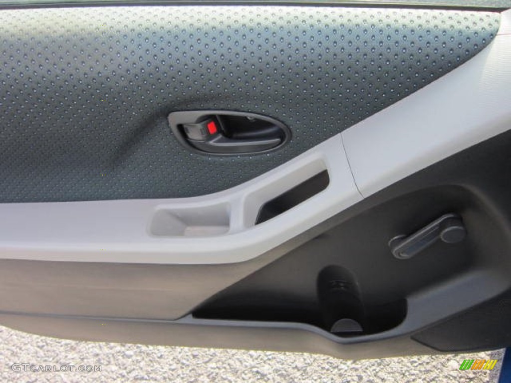 2007 Yaris 3 Door Liftback - Blazing Blue Metallic / Dark Charcoal photo #13