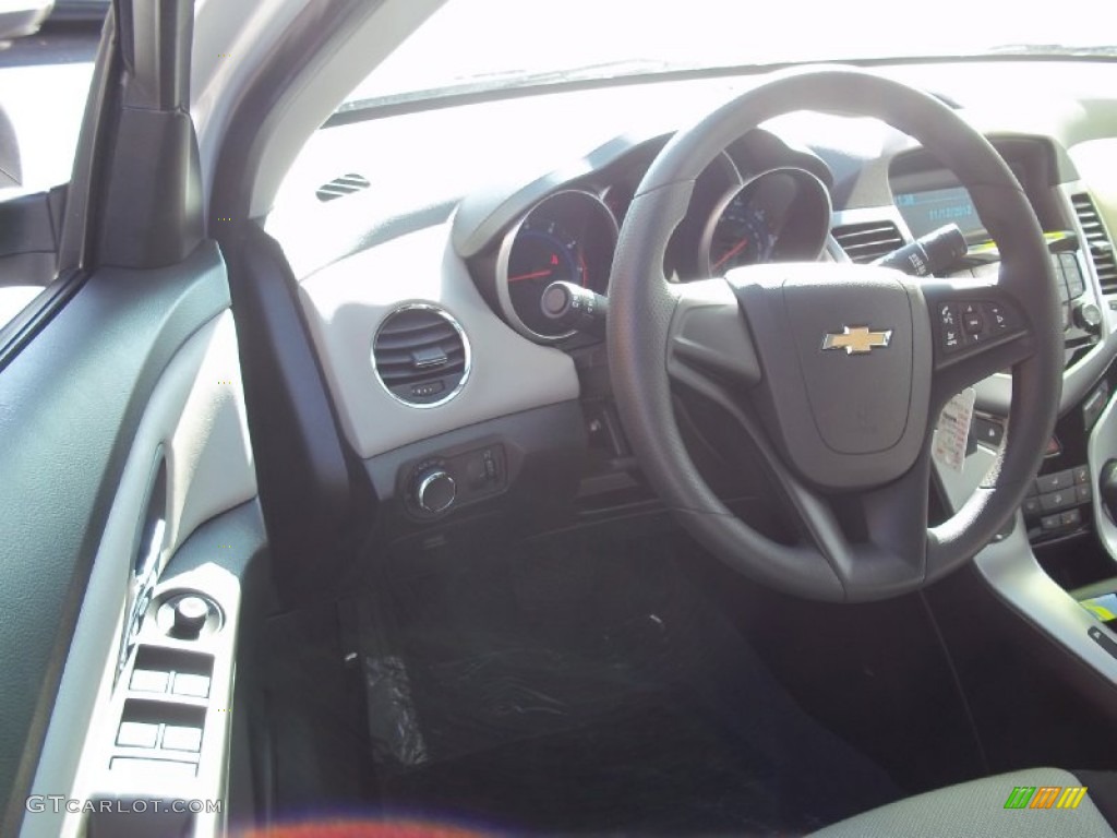 2013 Cruze LS - Summit White / Jet Black/Medium Titanium photo #5