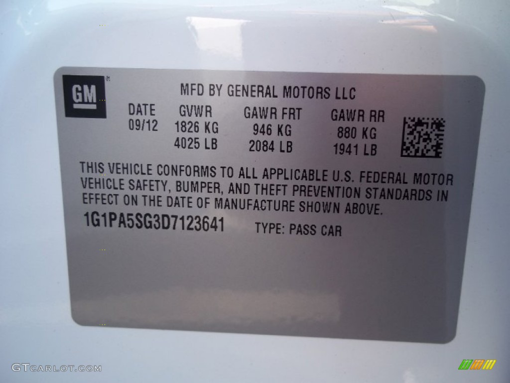 2013 Cruze LS - Summit White / Jet Black/Medium Titanium photo #15