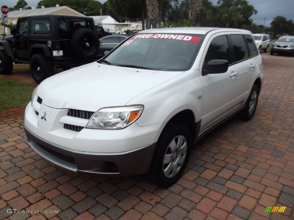2005 Outlander LS - Diamond White Pearl / Charcoal photo #3