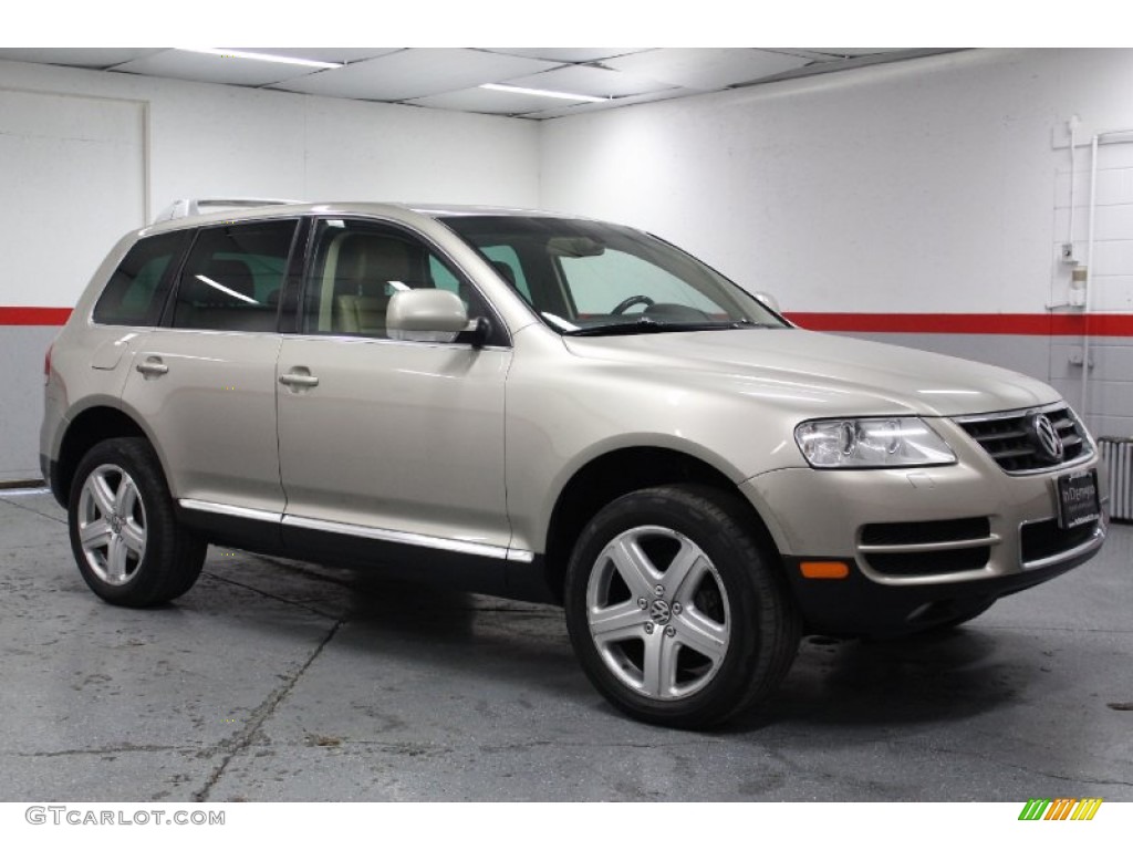 2004 Touareg V8 - Wheat Beige Metallic / Pure Beige photo #1