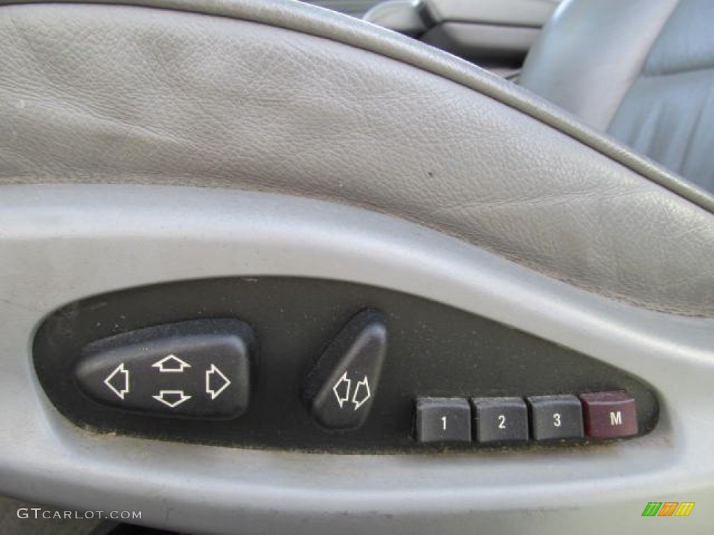 2000 BMW 3 Series 323i Sedan Controls Photo #73482548