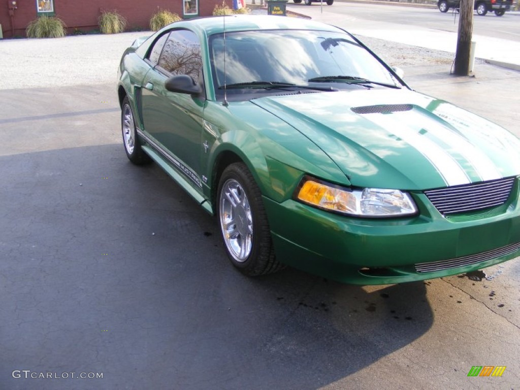 2000 Mustang V6 Coupe - Electric Green Metallic / Medium Graphite photo #6