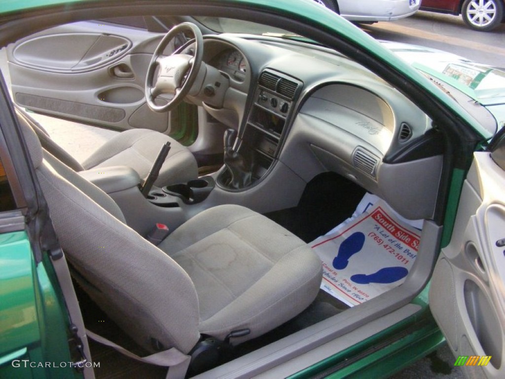 2000 Mustang V6 Coupe - Electric Green Metallic / Medium Graphite photo #9