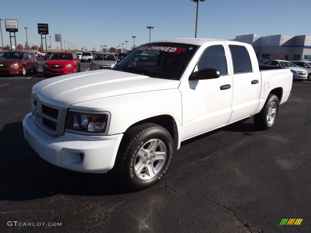 2011 Dakota Big Horn Crew Cab - Bright White / Dark Slate Gray/Medium Slate Gray photo #1