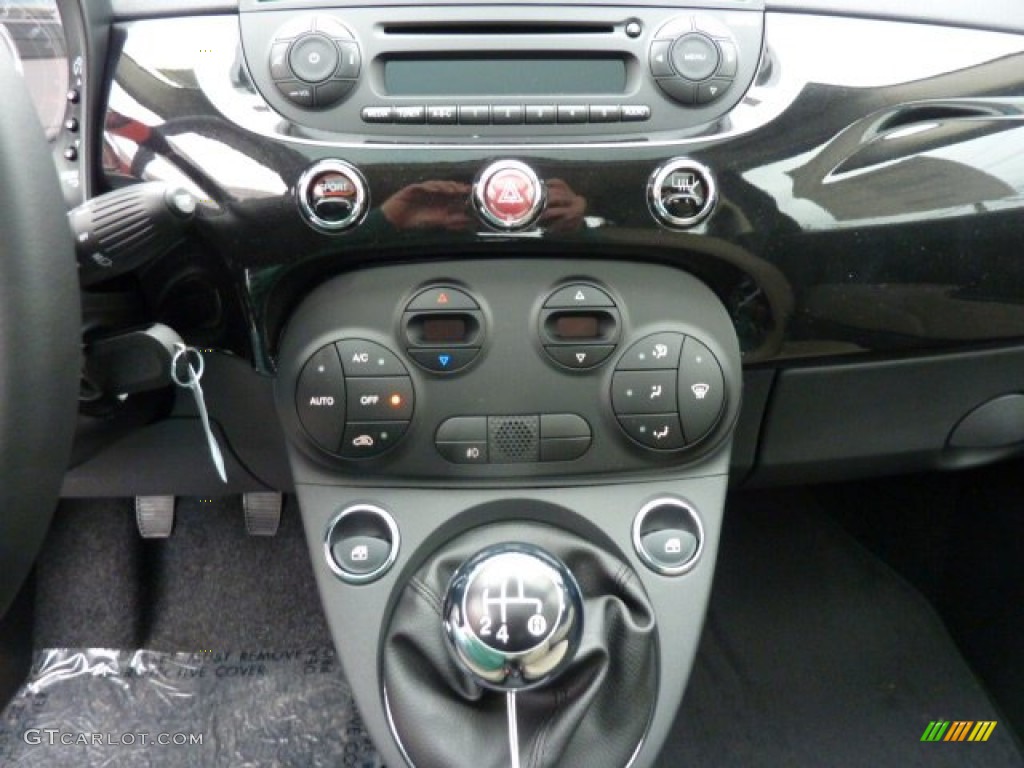 2013 Fiat 500 Lounge Controls Photo #73495280