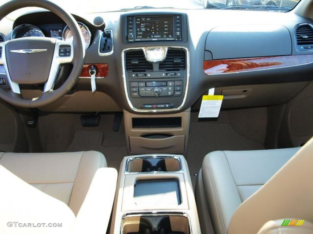 2013 Town & Country Touring - Brilliant Black Crystal Pearl / Dark Frost Beige/Medium Frost Beige photo #6