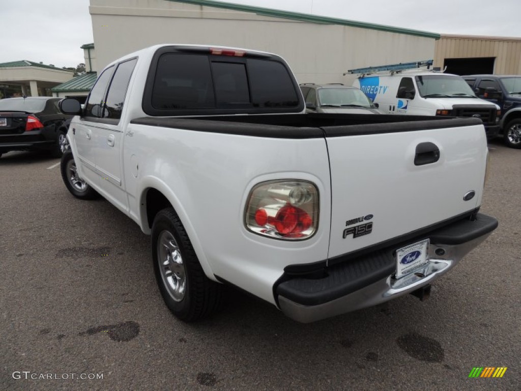 2002 F150 Lariat SuperCrew - Oxford White / Medium Graphite photo #15