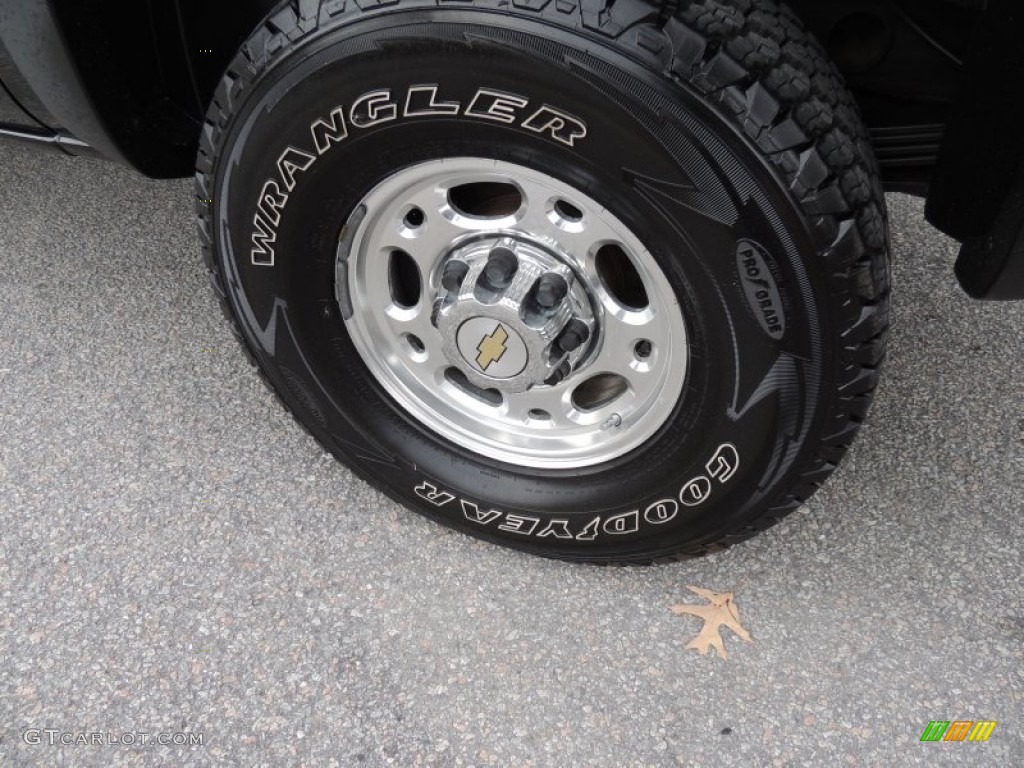 2004 Chevrolet Suburban K2500 LT 4x4 Wheel Photos