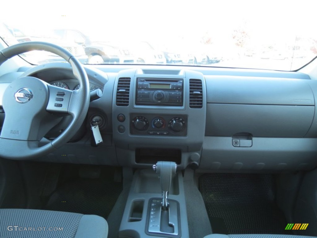 2008 Nissan Frontier SE Crew Cab Dashboard Photos
