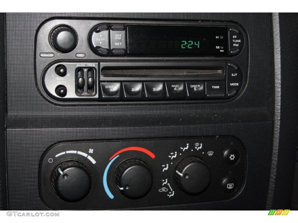 2004 Ram 1500 SLT Quad Cab - Bright White / Dark Slate Gray photo #18