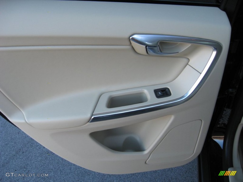 2013 Volvo XC60 3.2 AWD Sandstone Door Panel Photo #73511508