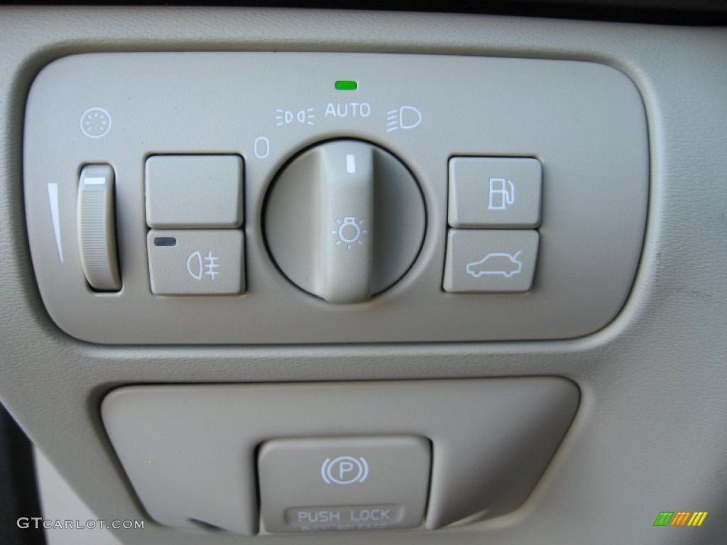 2013 Volvo XC60 3.2 AWD Controls Photo #73511682