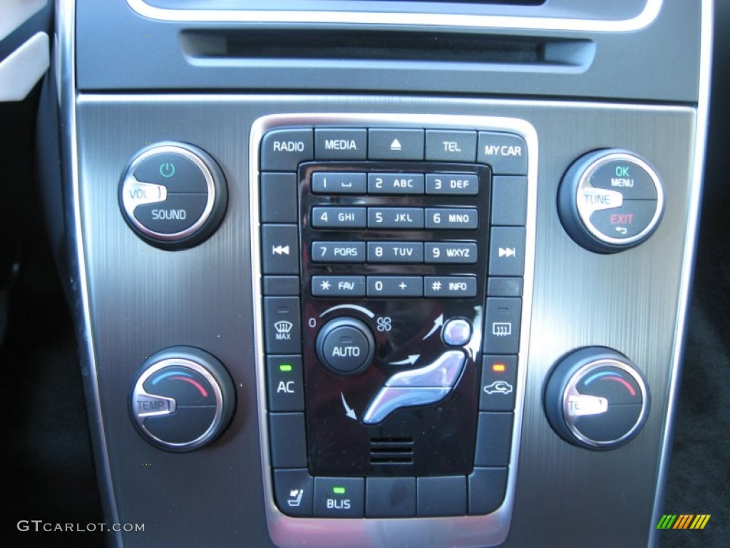 2013 Volvo S60 T5 AWD Controls Photo #73513215