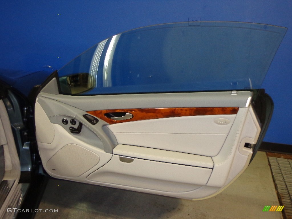 2007 Mercedes-Benz SL 550 Roadster Ash Grey Door Panel Photo #73515384