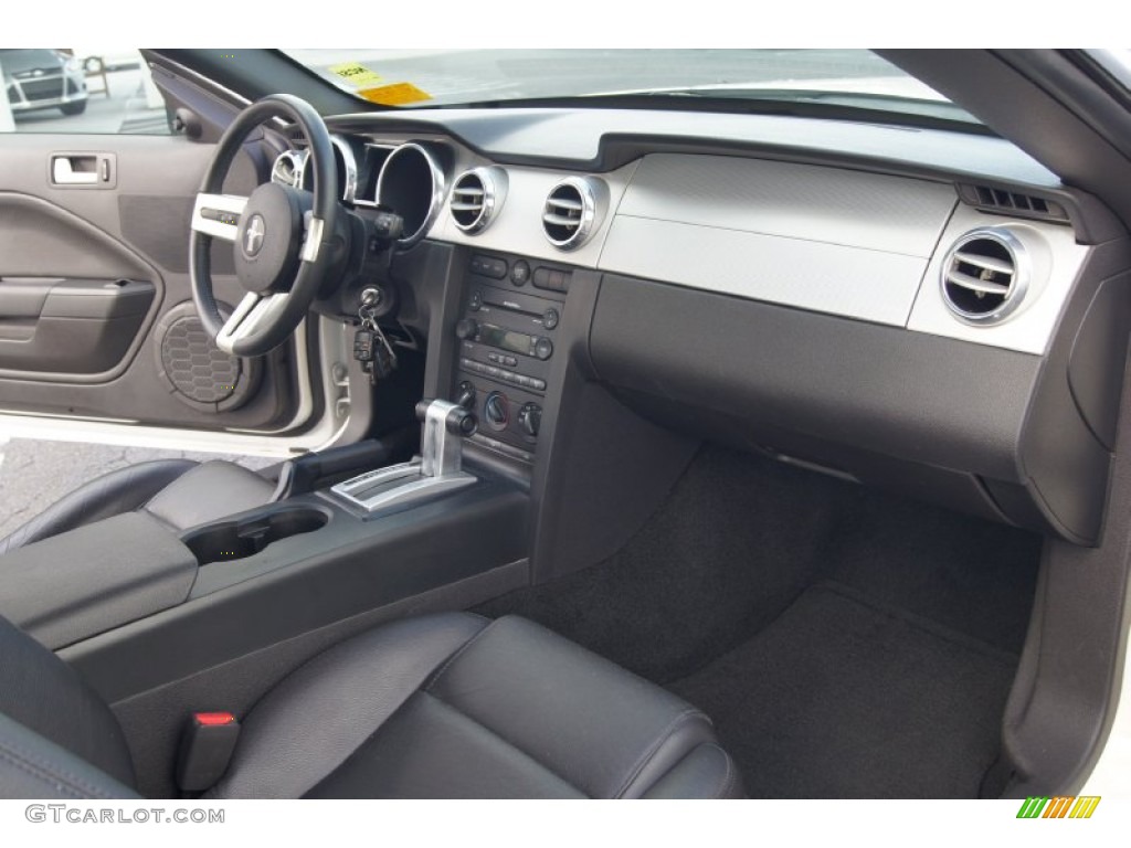 2007 Mustang V6 Premium Coupe - Performance White / Dark Charcoal photo #15