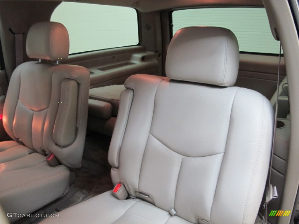 2003 Suburban 1500 LT 4x4 - Light Pewter Metallic / Tan/Neutral photo #19