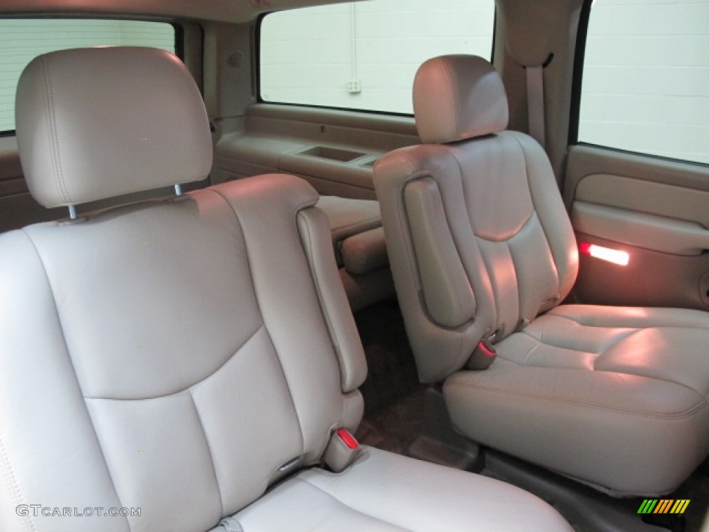 2003 Suburban 1500 LT 4x4 - Light Pewter Metallic / Tan/Neutral photo #21