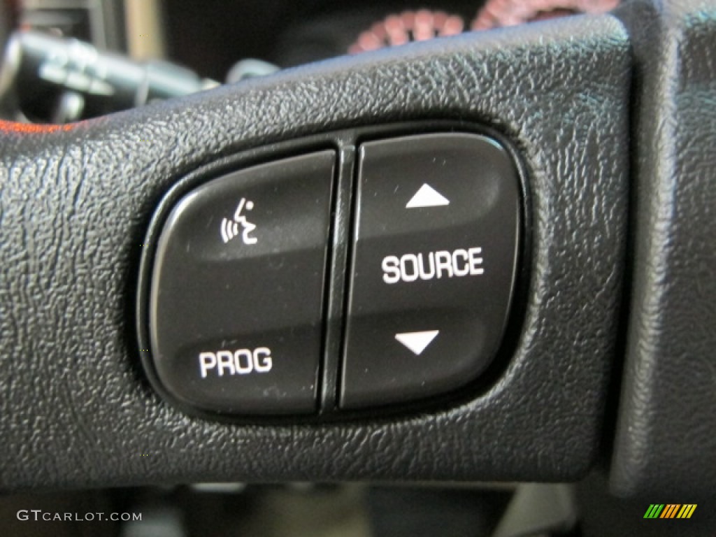 2003 Suburban 1500 LT 4x4 - Light Pewter Metallic / Tan/Neutral photo #33