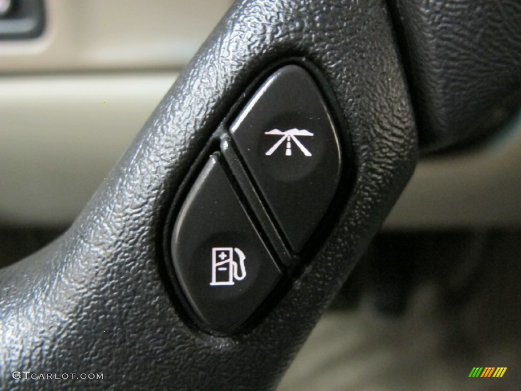 2003 Suburban 1500 LT 4x4 - Light Pewter Metallic / Tan/Neutral photo #34