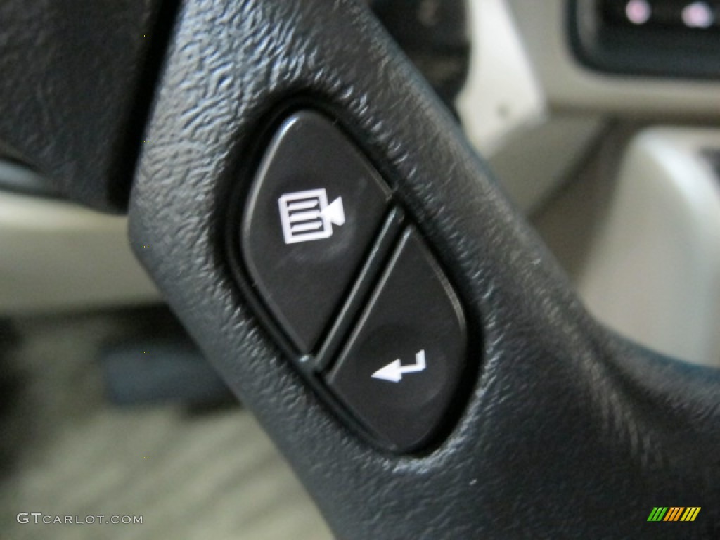 2003 Suburban 1500 LT 4x4 - Light Pewter Metallic / Tan/Neutral photo #36