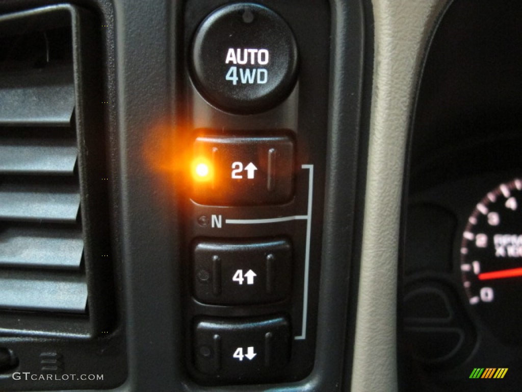 2003 Suburban 1500 LT 4x4 - Light Pewter Metallic / Tan/Neutral photo #38