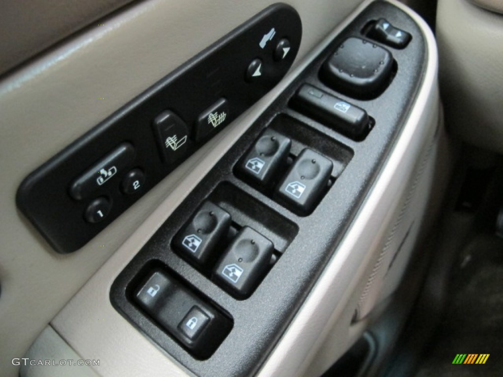 2003 Suburban 1500 LT 4x4 - Light Pewter Metallic / Tan/Neutral photo #39