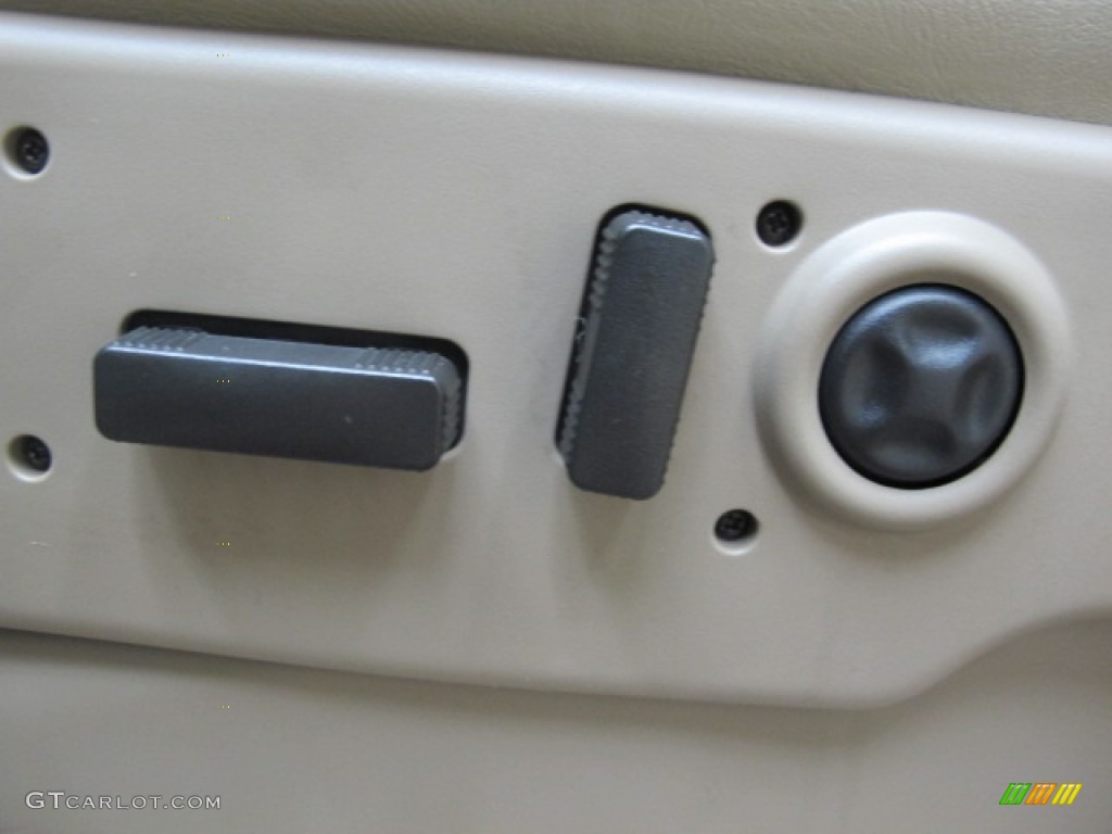 2003 Suburban 1500 LT 4x4 - Light Pewter Metallic / Tan/Neutral photo #42