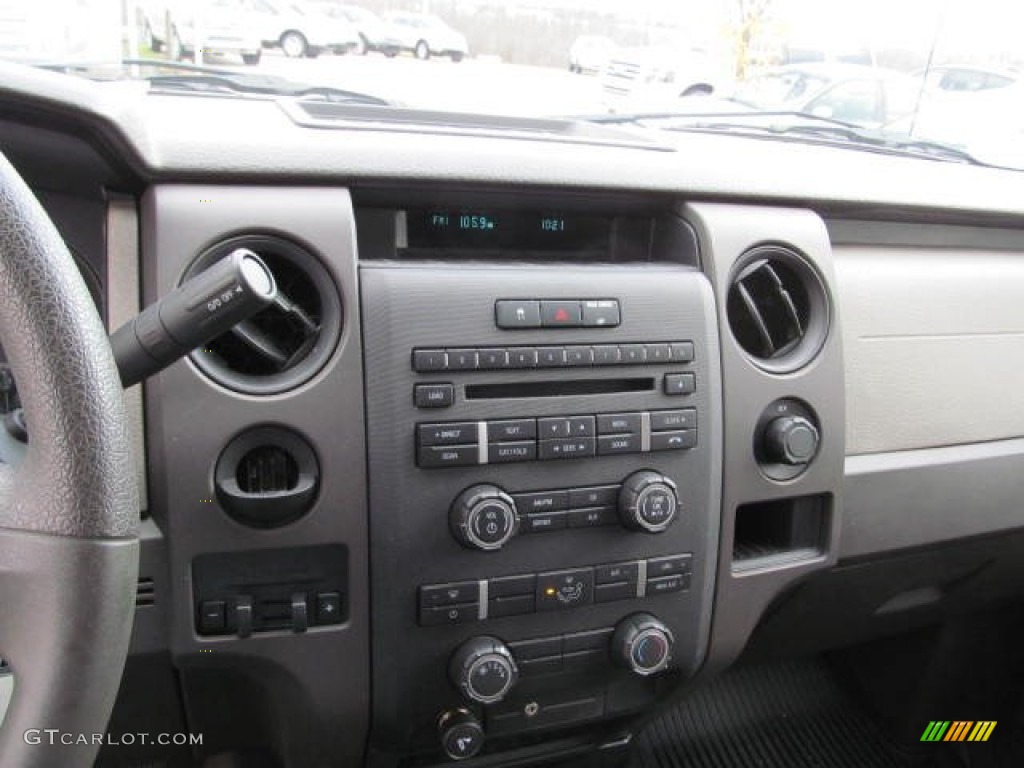 2010 F150 STX SuperCab 4x4 - Oxford White / Medium Stone photo #20