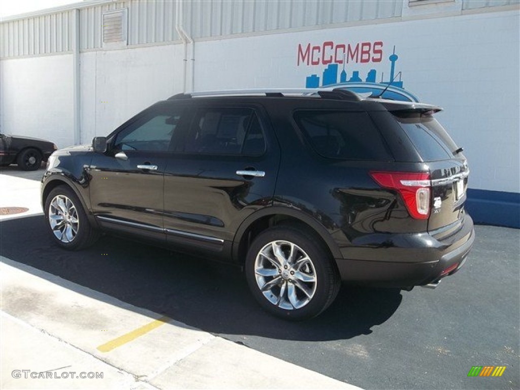 2013 Explorer XLT - Tuxedo Black Metallic / Medium Light Stone photo #3