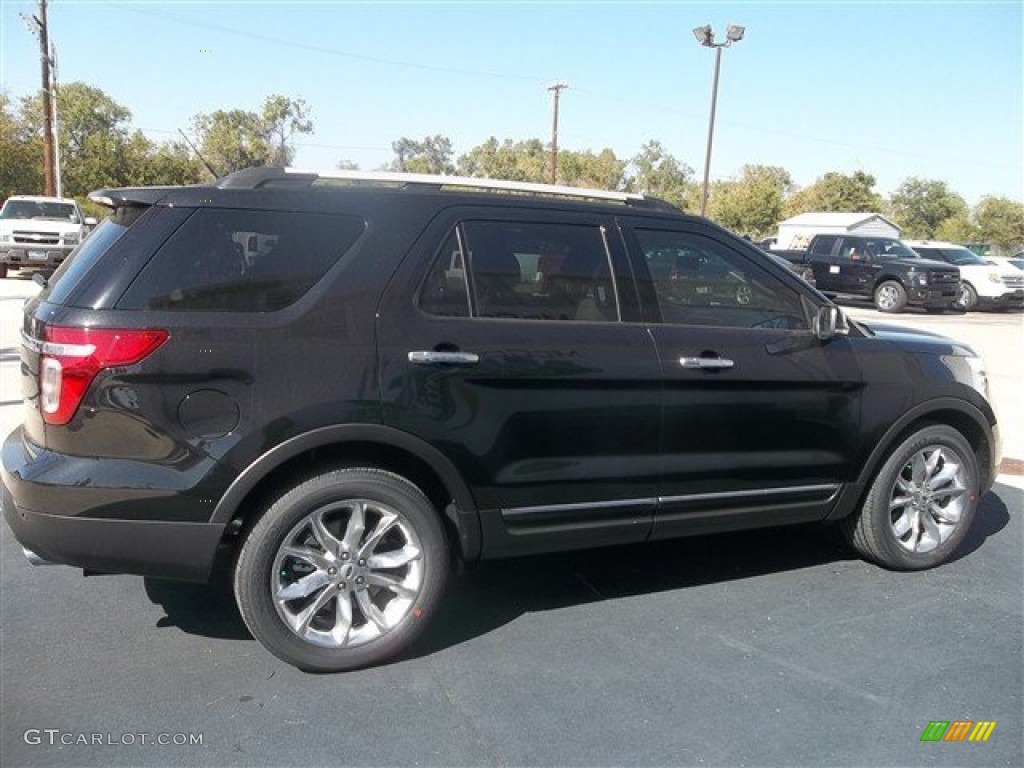 2013 Explorer XLT - Tuxedo Black Metallic / Medium Light Stone photo #10