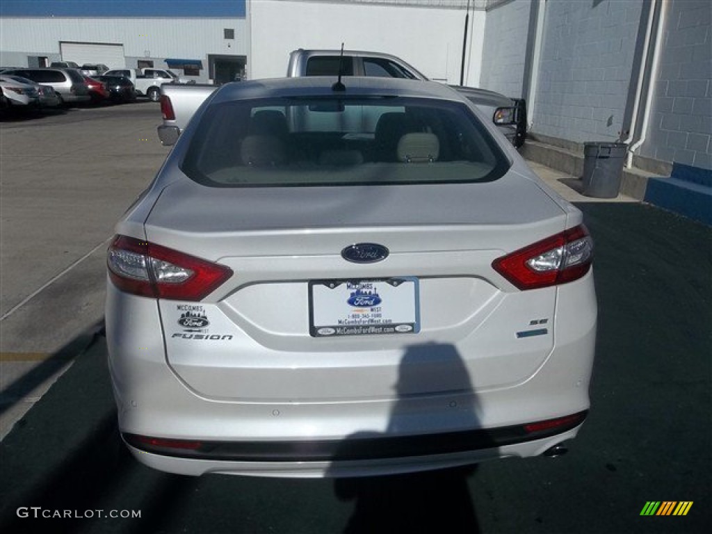 2013 Fusion SE 1.6 EcoBoost - White Platinum Metallic Tri-coat / Dune photo #4