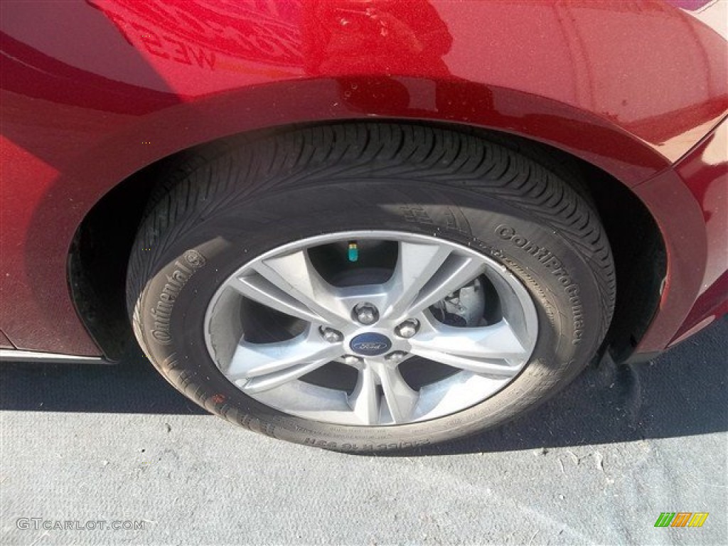 2013 Focus SE Sedan - Ruby Red / Medium Light Stone photo #13