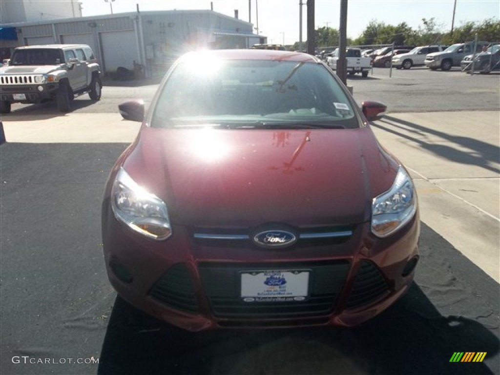 2013 Focus SE Sedan - Ruby Red / Medium Light Stone photo #14