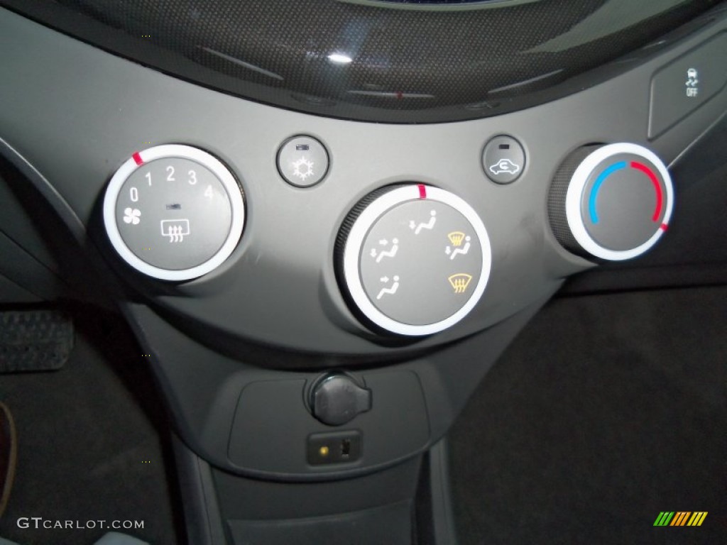 2013 Chevrolet Spark LT Controls Photo #73537161