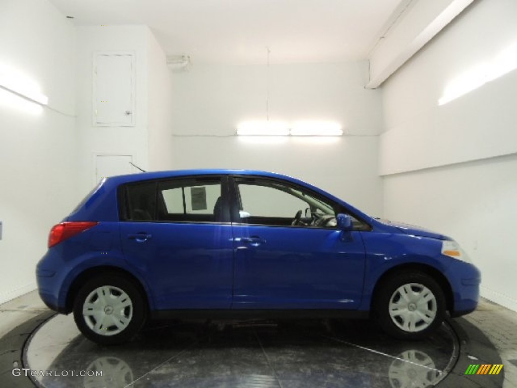 2011 Versa 1.8 S Hatchback - Metallic Blue / Charcoal photo #4