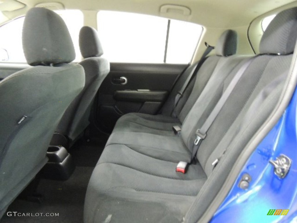 2011 Versa 1.8 S Hatchback - Metallic Blue / Charcoal photo #9