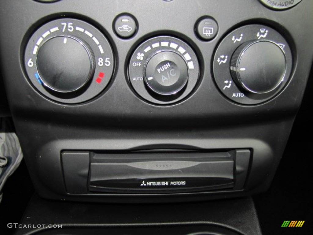 2011 Mitsubishi Endeavor SE Controls Photo #73540874