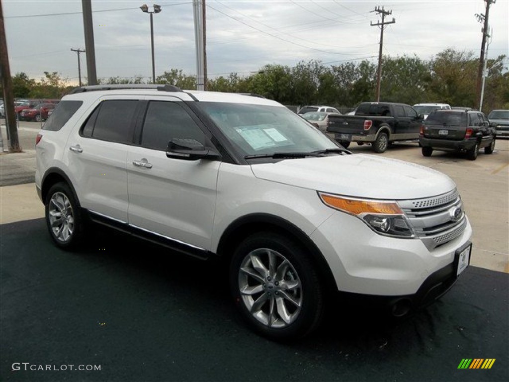 2013 Explorer XLT - White Platinum Tri-Coat / Medium Light Stone photo #14