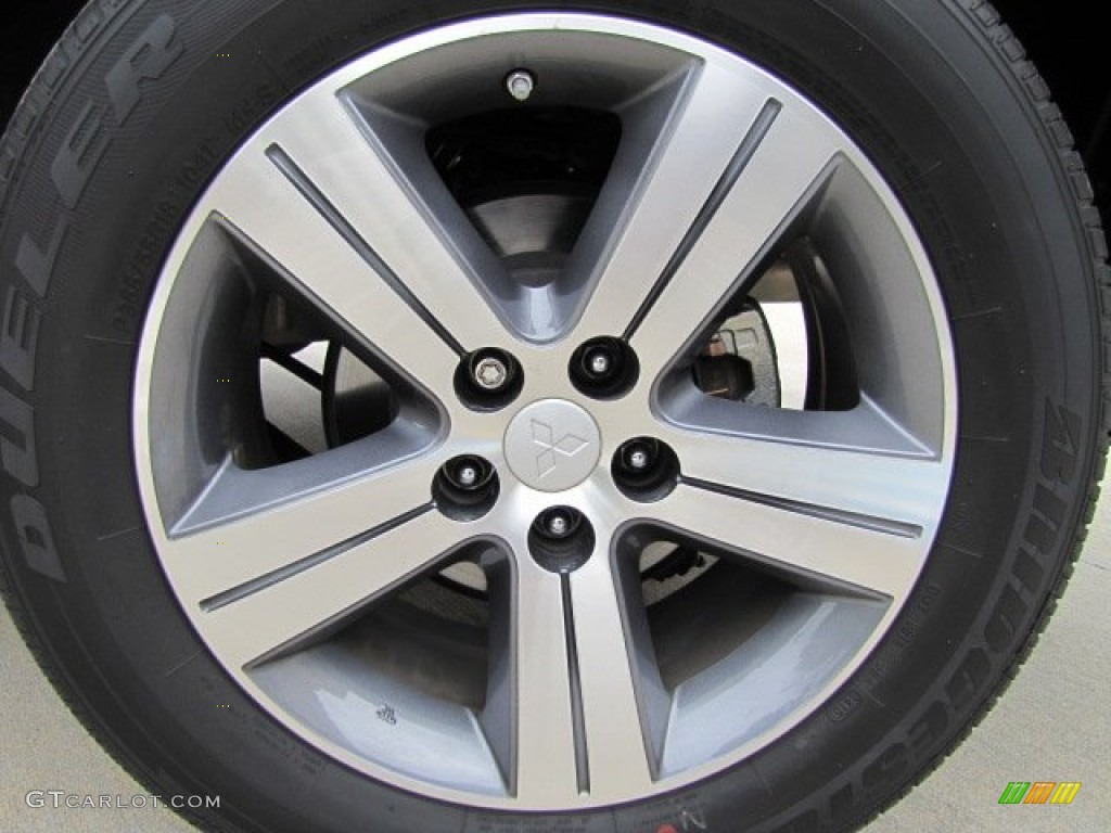 2011 Mitsubishi Endeavor SE Wheel Photo #73541477