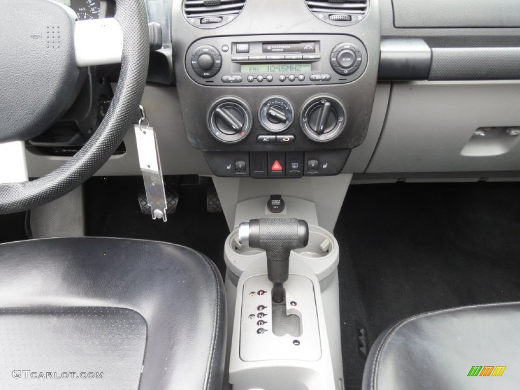 2003 Volkswagen New Beetle GLS Convertible Controls Photo #73548639
