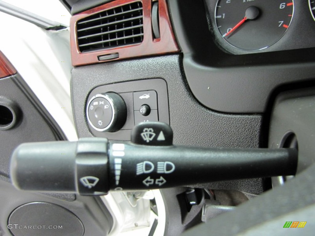 2009 Chevrolet Impala LT Controls Photo #73549391