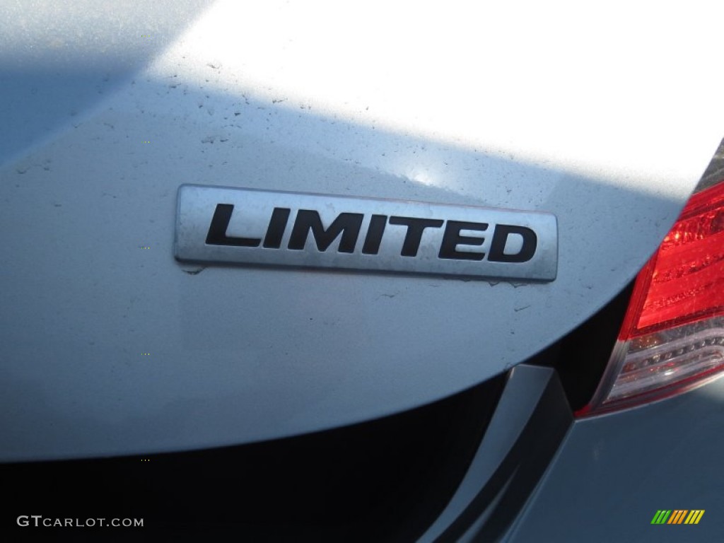 2013 Elantra Limited - Silver / Gray photo #14