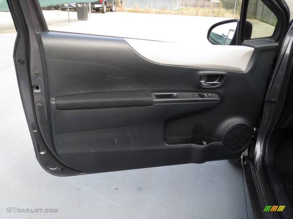 2013 Toyota Yaris LE 3 Door Ash Door Panel Photo #73553942