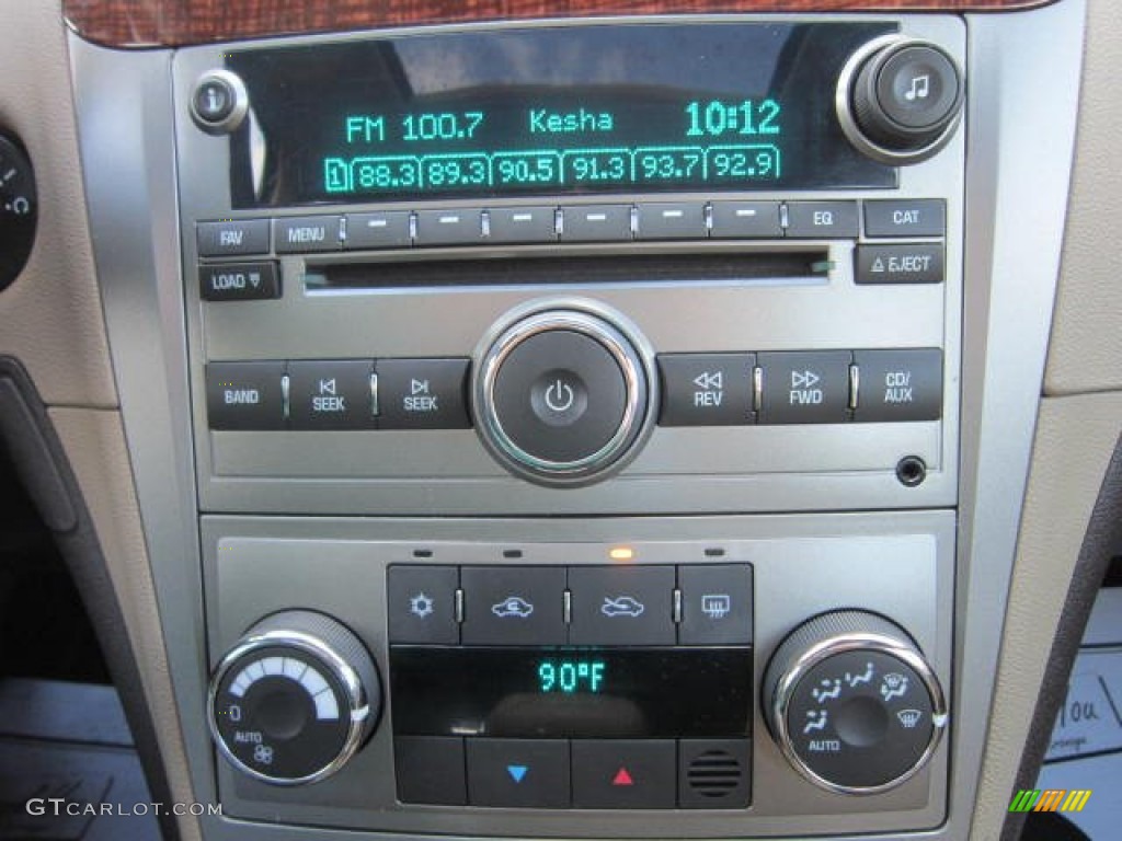 2009 Chevrolet Malibu LTZ Sedan Controls Photos
